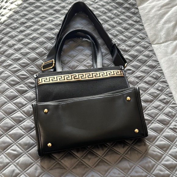 Versace Black and Gold Women's Bag - Picture 3 of 7